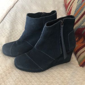 TOMS zip up bootie, blue suede, size 7.5.